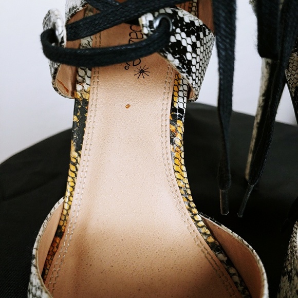 Shoedazzle chatelle heels - Picture 7 of 8